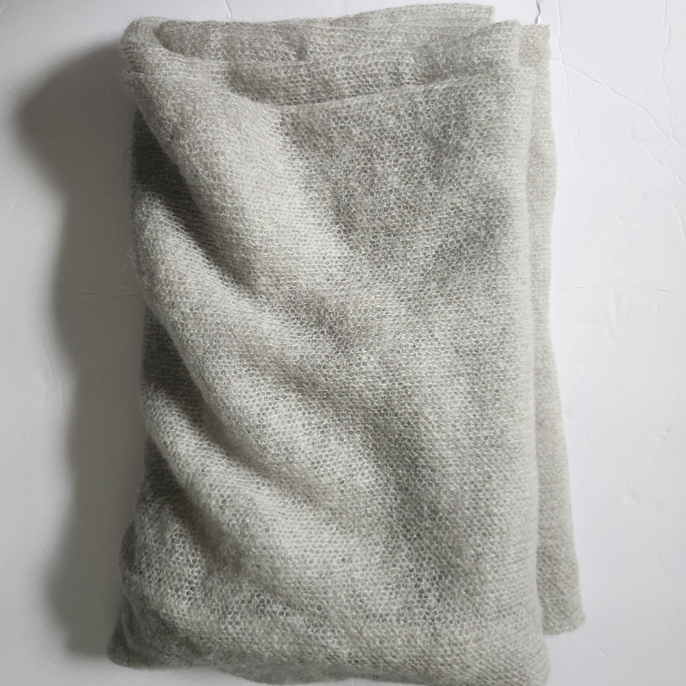 H&M Large Light Gray Mohair Blend Scarf - Picture 2 of 6